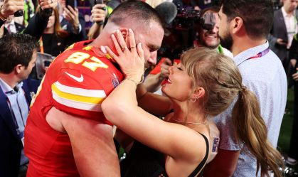 Travis Kelce e Taylor Swift comemoram após a vitória do San Francisco 49ers no Super Bowl.