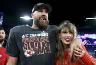 Mãe de Travis Kelce entra para elenco de suposto filme inspirado em Taylor Swift
