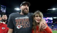 Vendas de camisas de Travis Kelce sobem 200% após noivado com Taylor Swift