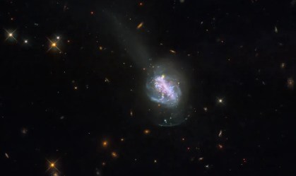 Nova imagem do telescópio Hubble mostra intensa explosão de formação estelar