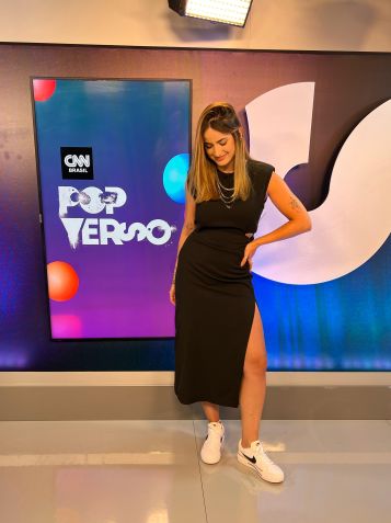 Tênis branco com vestido / Mari Palma