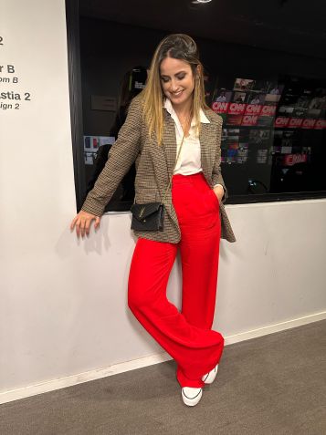 Tênis com blazer / Mari Palma