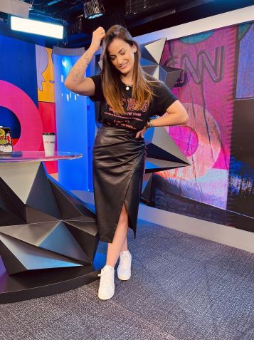 Tênis com saia e camiseta / Mari Palma