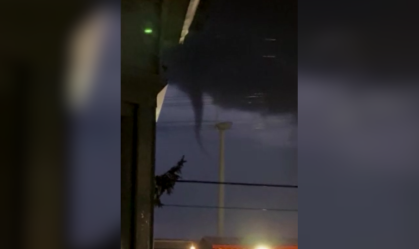 Vídeo mostra formação de raro tornado não registrado desde 1950 em cidade dos EUA