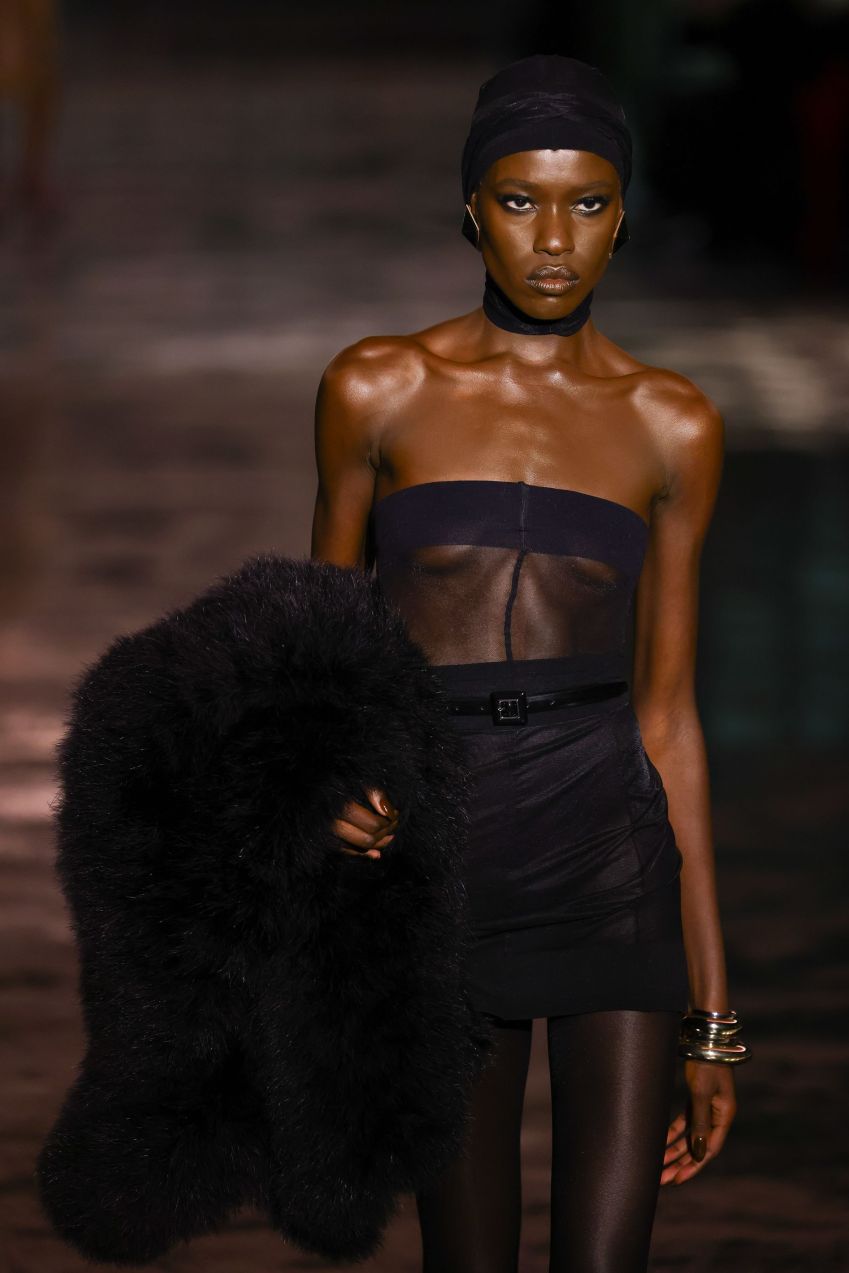 Desfile da Saint Laurent na Semana de Moda de Paris 2024 / Marc Piasecki/WireImage