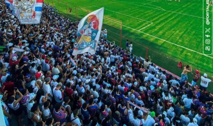 Torcedores do Fortaleza em treino aberto realizado neste sábado (24), na sede do clube