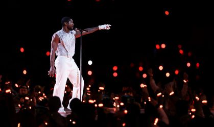 Show de Usher no Super Bowl entrega hits e participação de Alicia Keys