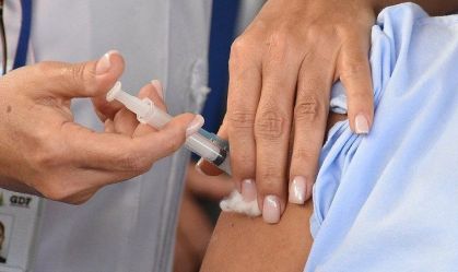 Padilha quer vacinação em massa contra a dengue em 2026