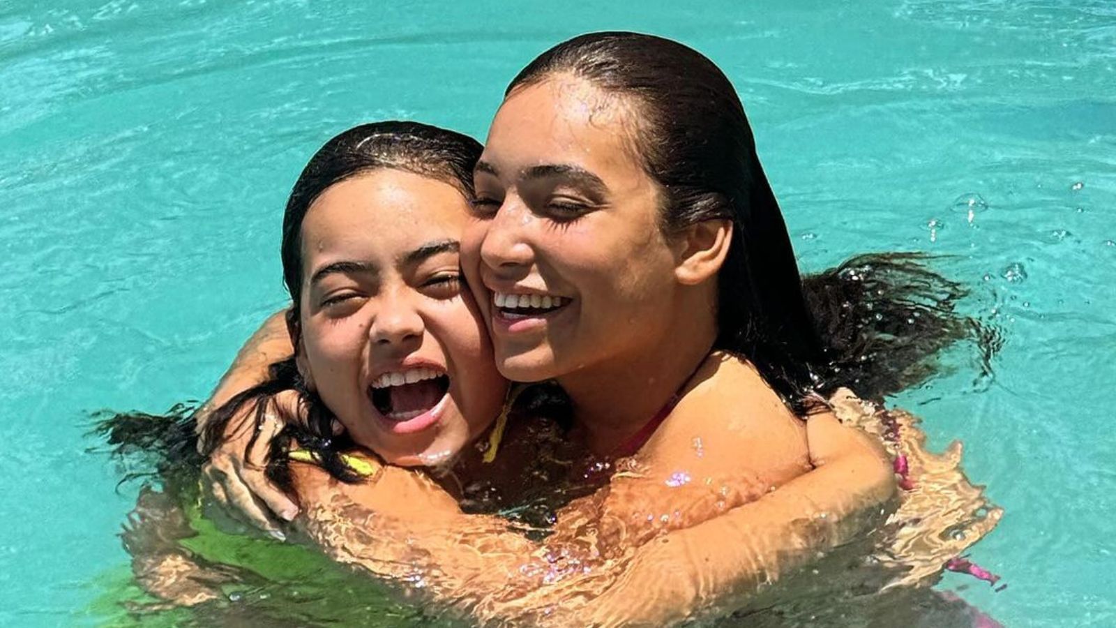Vanessa Lopes ao lado da família
