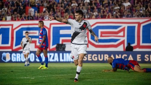 Vegetti comemora gol contra o Marcílio Dias