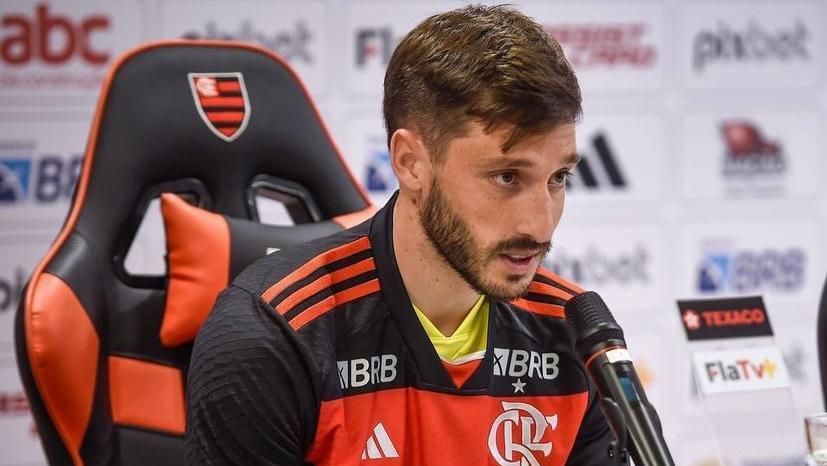 Matías Vinã foi apresentado oficialmente no Flamengo
