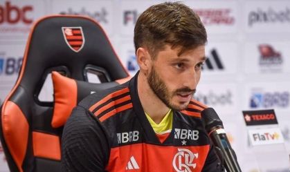 Flamengo encaminha saída de lateral-esquerdo para o River Plate
