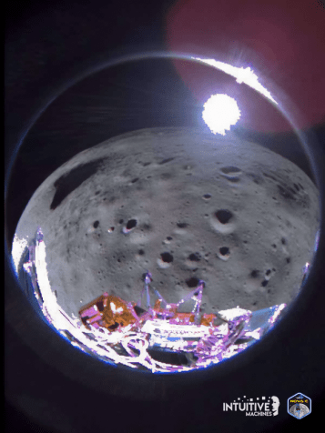 Vista da Lua a partir do módulo Odysseus / Intuitive Machines / Divulgação