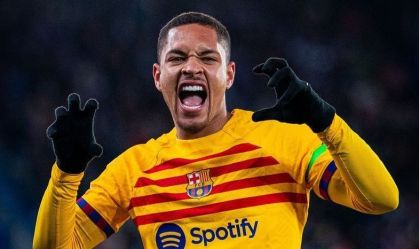 Vitor Roque faz gol, é expulso, e Barcelona vence Alavés pelo Espanhol