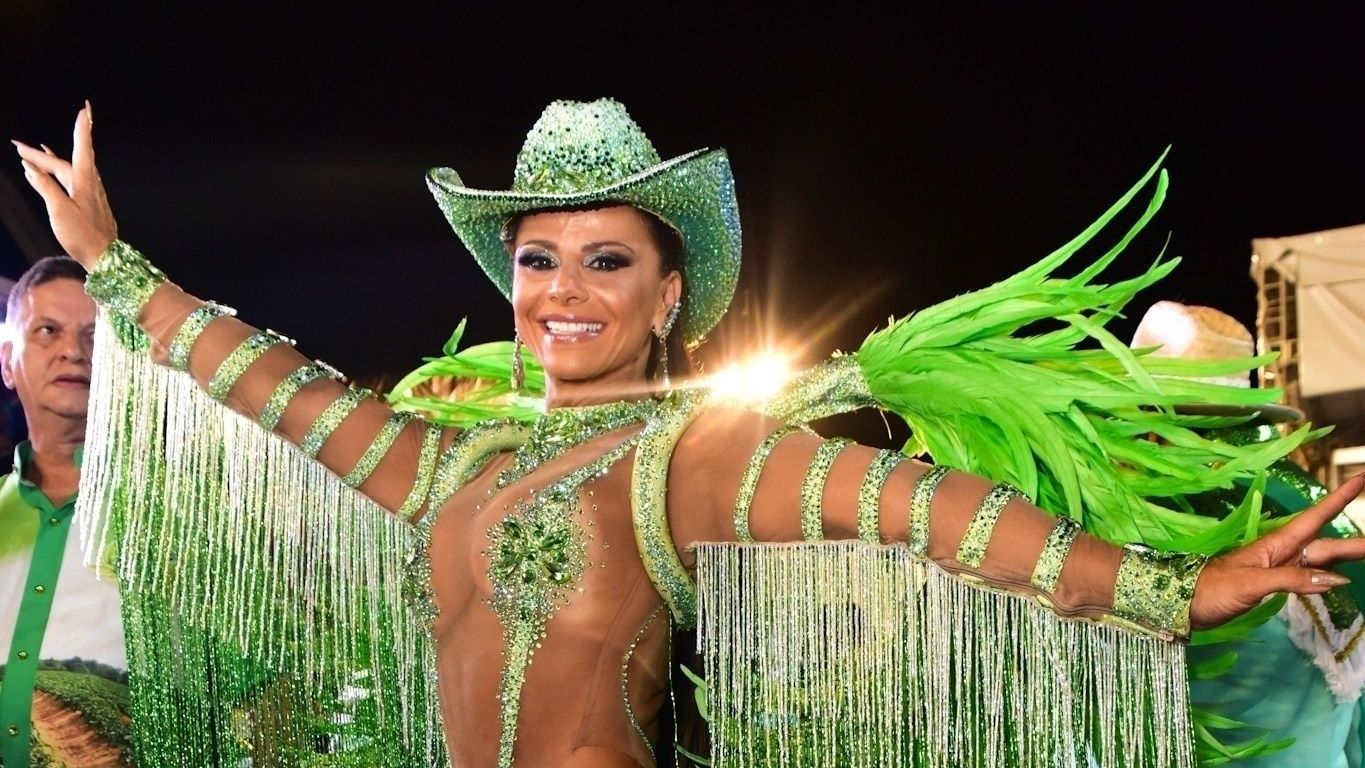 Viviane Araújo só não desfilou como rainha de bateria da Mancha Verde em 2014 e 2016