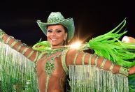 Viviane Araújo relembra estreia como rainha na Mancha Verde há 20 anos