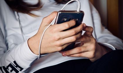 Reino Unido torna ilegal o uso de IA na propagação de abuso sexual infantil