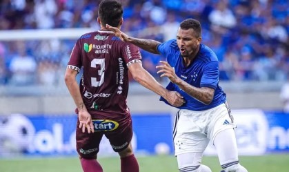 Zagueiro Zé Ivaldo durante partida pelo Cruzeiro