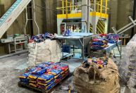 Polícia fecha fábrica clandestina de sabão em SP; veja imagens