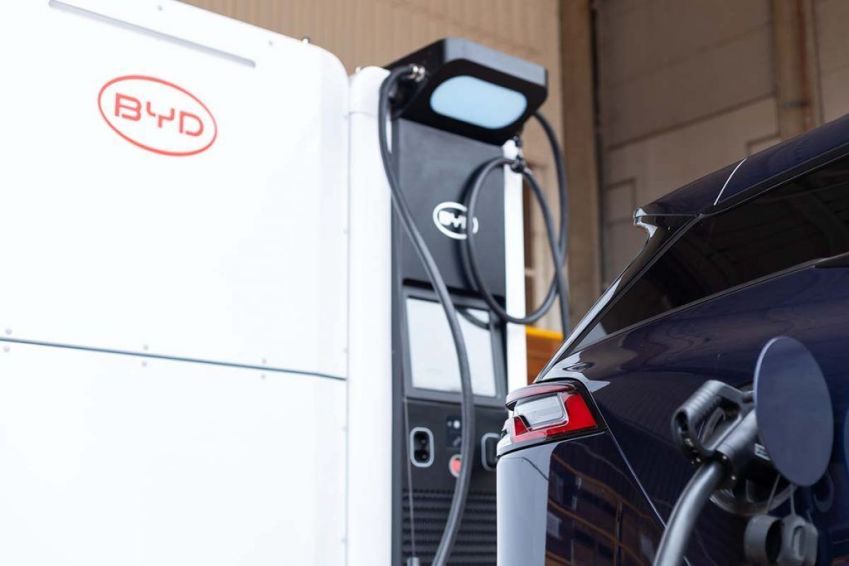 Carregador Grid Zero pode armazenar energia em sua bateria para exigir menos da rede elétrica • Divulgação/BYD