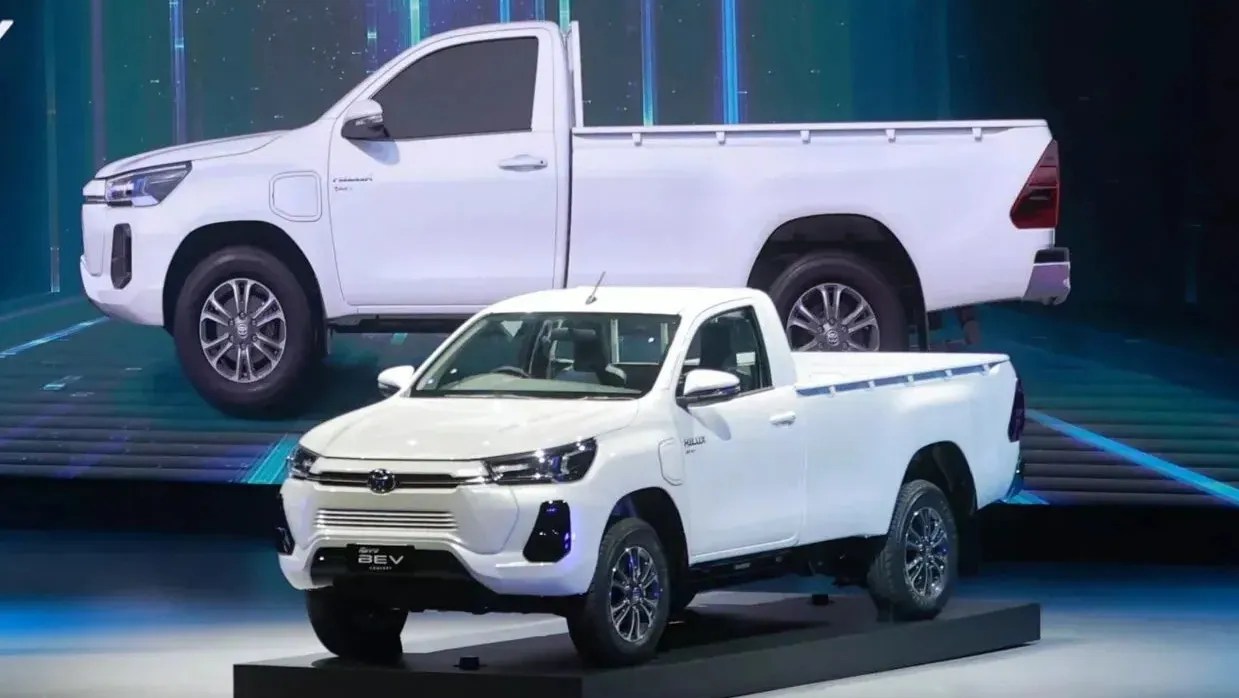 Protótipo da Toyota Hilux elétrica apresentado em 2022 / Divulgação/Toyota