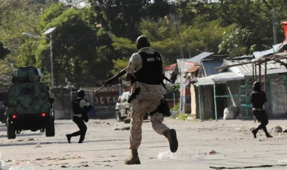 Dentro do Haiti: alguns sortudos escapam enquanto milhões enfrentam gangues, fome e caos