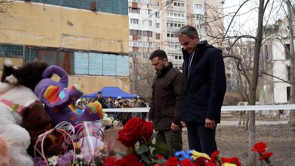 Imagem de destaque do post: Ataque russo com míssil atingiu local a 500 metros de Zelensky e premiê grego