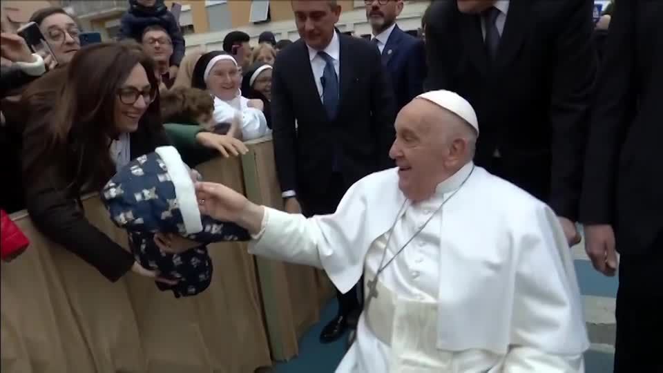 A saúde do Papa Francisco parece ter melhorado durante visita à paróquia de Roma