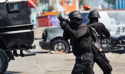Alguns sortudos escapam, enquanto milhões enfrentam domínio de gangues e caos no Haiti