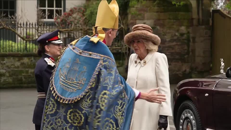 Rainha Camilla participa de missa da Quinta-feira Santa na Catedral de Worcester / REUTERS