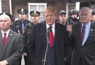 Trump comparece a velório de policial assassinado em Nova York