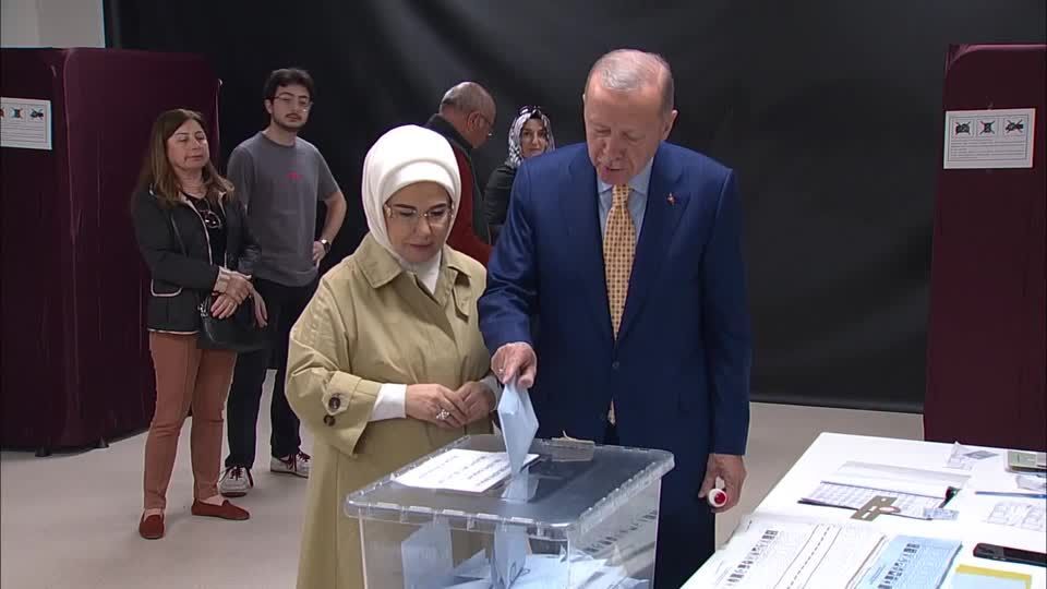 Turkey's Erdogan votes in Istanbul mayoral elections