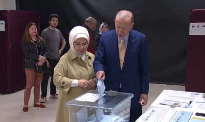 Três pessoas são mortas em dia de eleições municipais na Turquia; urnas são fechadas