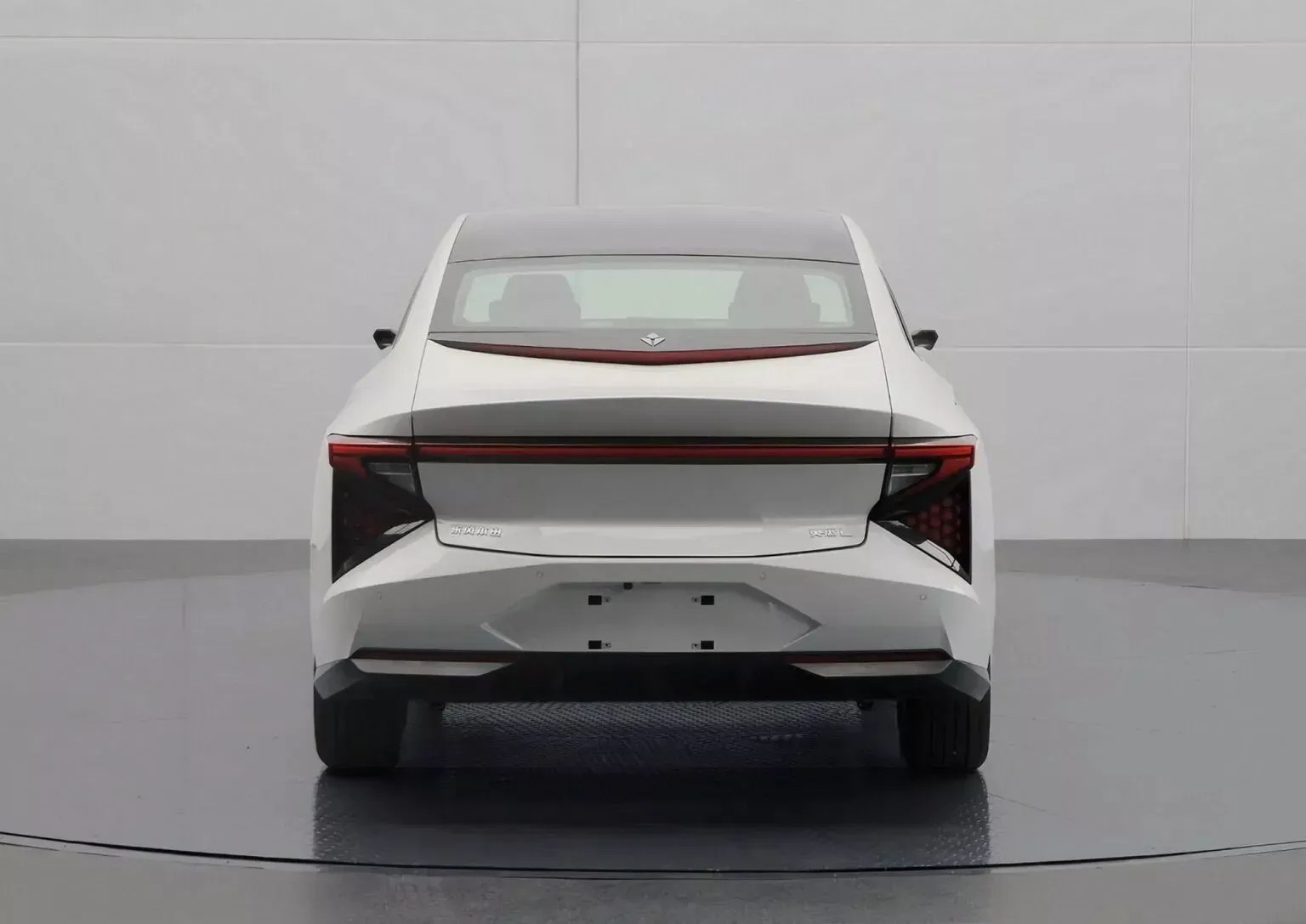O sedã terá apenas um motor elétrico de 218 cv / Reprodução/MIIT