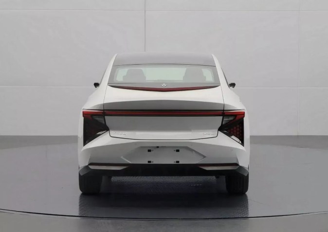 O sedã terá apenas um motor elétrico de 218 cv / Reprodução/MIIT