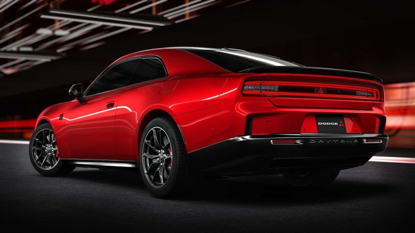 Baseado no modelo elétrico, a Dodge também confirma que o Charger terá uma versão a combustão com motor seis cilindros / Divulgação/Dodge