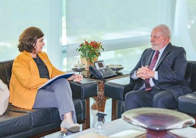 A ministra da Saúde, Nísia Trindade, e o presidente Lula durante audiência no Palácio do Planalto