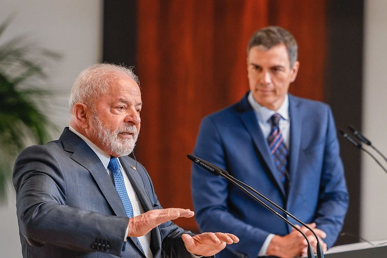 O presidente brasileiro, Luiz Inácio Lula da Silva, e o espanhol, Pedro Sánchez, durante encontro em Madri, na Espanha