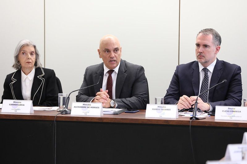 Os ministros do TSE Cármen Lúcia, Alexandre de Moraes e Ramos Tavares