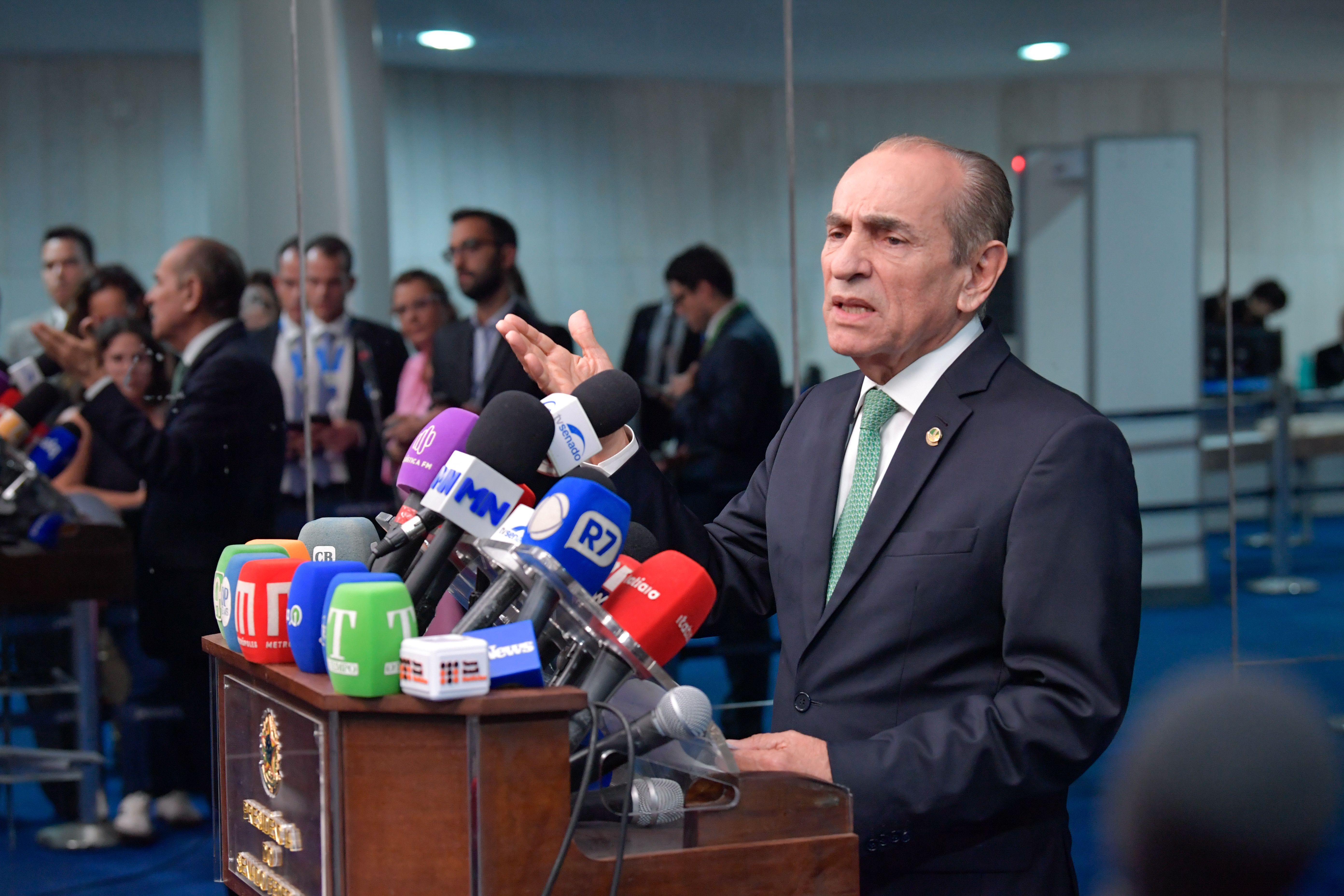 Relator do novo Código Eleitoral na Comissão de Constituição e Justiça (CCJ), senador Marcelo Castro (MDB-PI), concede entrevista e detalha algumas alterações nas novas regras para eleições. O parlamentar ressalta que o novo código tem regra mais transparente e mais clara. Sobre prazo de desincompatibilização o senador informa que o prazo foi uniformizado para 6 meses e destaca que toda a legislação eleitoral estará consolidada em um único documento e não dará margem a várias interpretações na justiça.