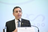 Para Pacheco, ida de Bolsonaro a embaixada precisa ser apurada