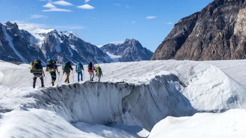 A equipe sobe a geleira Edward Bailey • Matt Pycroft/National Geographic