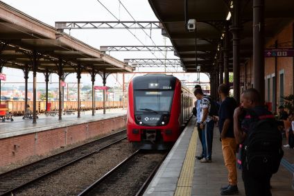Trem da CPTM chegando em estação