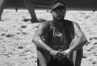 Atleta de vôlei de praia é vítima de homofobia durante jogo, em Recife