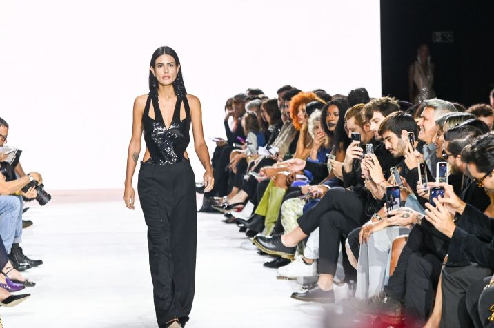 Antonia Morais, filha de Gloria Pires e Orlando Morais, desfila na marca de Reinaldo Loureço / Marcelo Sá Barretto/Agnews