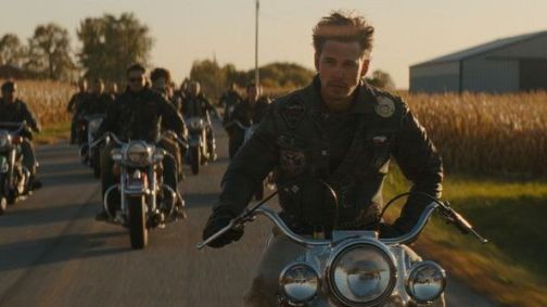 Austin Butler como Benny em "Clube dos Vândalos", do diretor Jeff Nichols