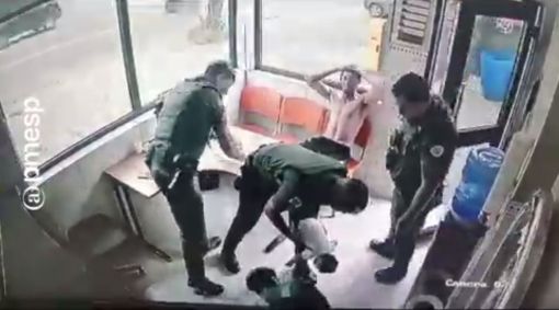 Policiais militares fazem manobra para salvar bebê engasgada em São Paulo