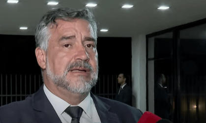 Ministro Paulo Pimenta concede entrevista no Planalto