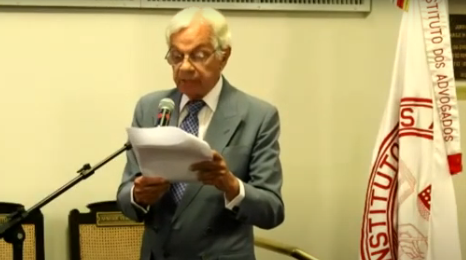 O advogado Hariberto de Miranda Jordão Filho durante discurso no Instituto dos Advogados do Brasil (IAB)