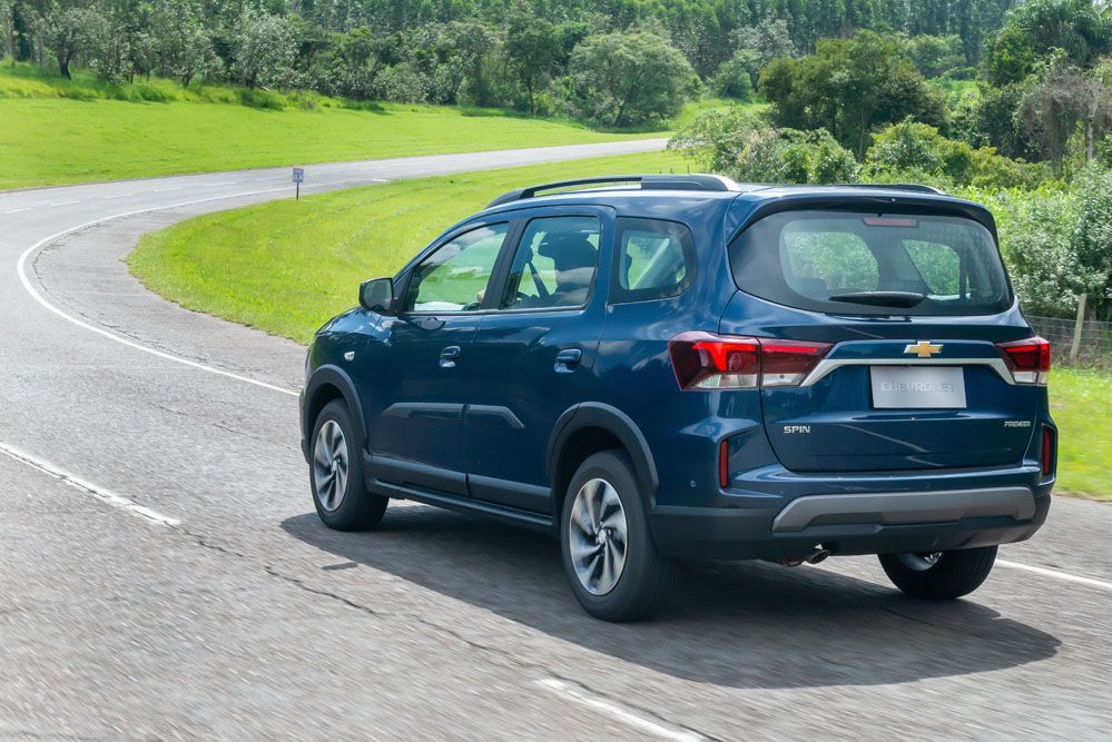 O modelo oferece configurações de cinco e sete lugares, com destaque para o amplo porta-malas / Divulgação Chevrolet Spin
